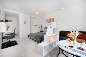 Brand New, Bright Studio Space!